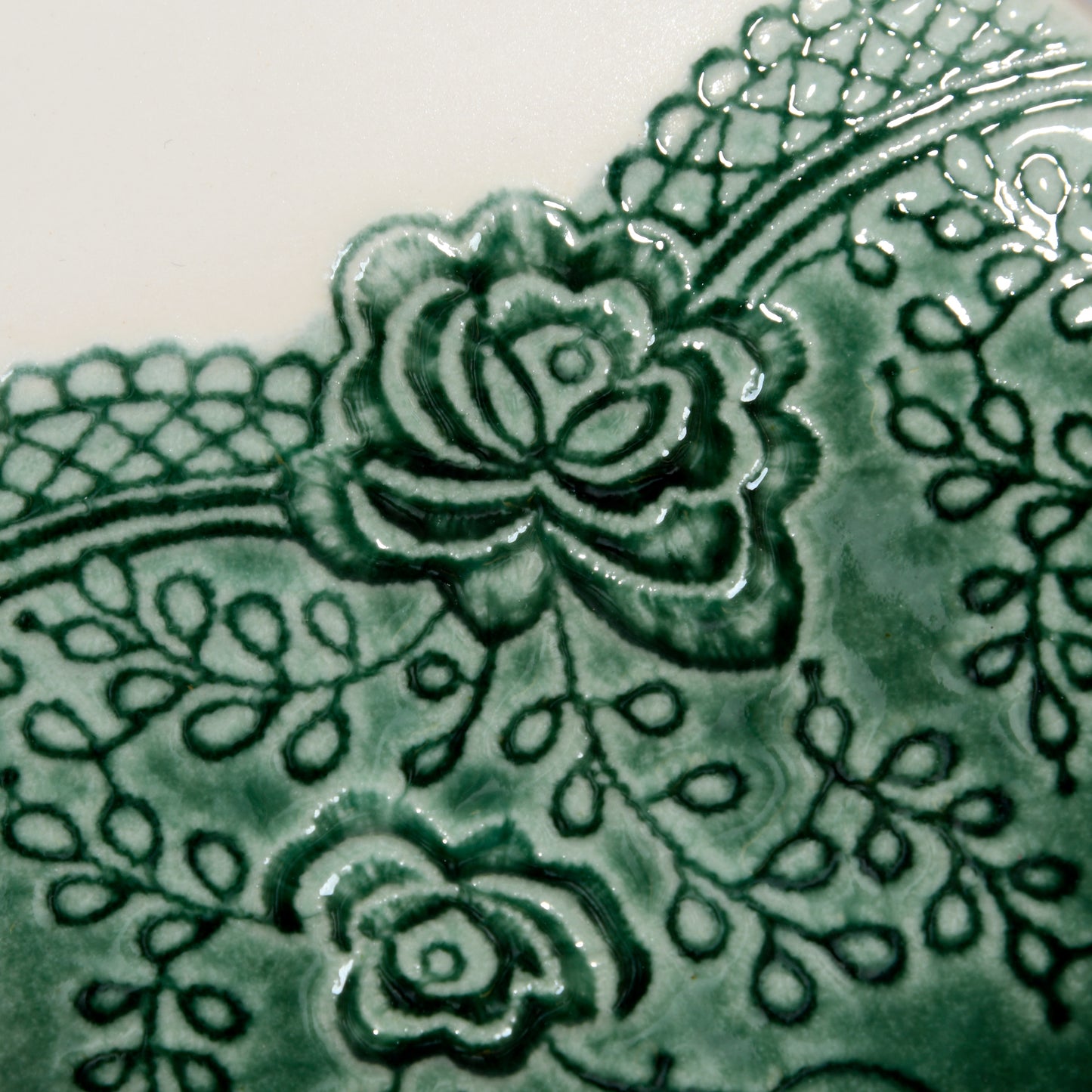 embossed lace detailing