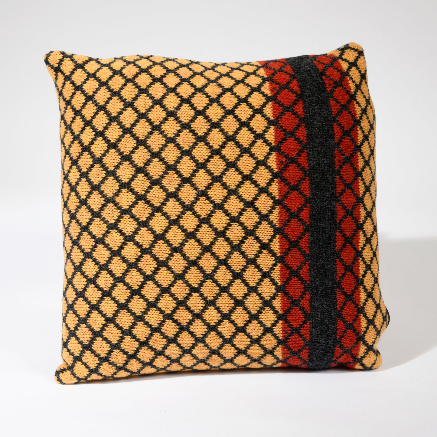 Cushion Knitted in Pure Wool, design Cally. Available in 2 colours.