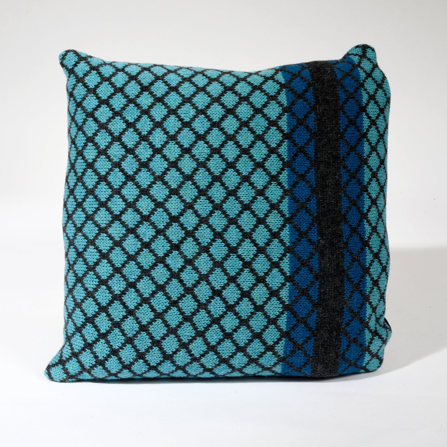 Cushion Knitted in Pure Wool, design Cally. Available in 2 colours.