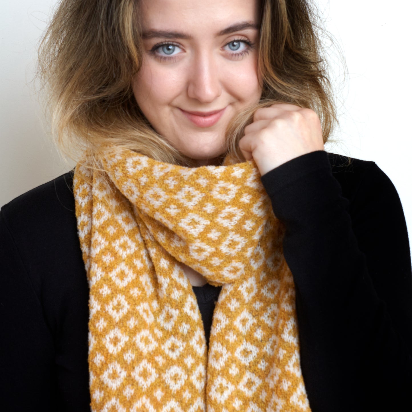 Patterned Scarf knitted in luxurious Italian yarn available in 3 colours.